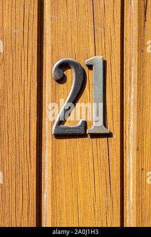 Casa número 21 en el exterior de la vivienda. Número impar Fotografía de  stock - Alamy