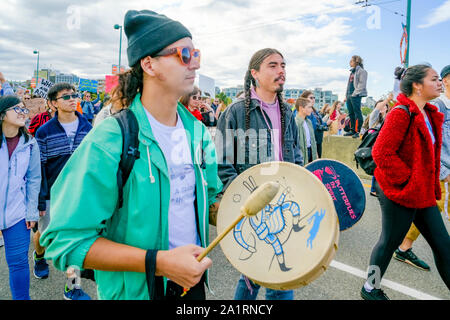 Los manifestantes indígenas en huelga el clima mundial, Vancouver, British Columbia, Canadá