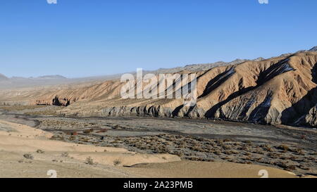 Central Altyn tagh-montañas vistas desde Nnal.Highway G315-North Xorkol cuenca. Xinjiang-China-0512 Foto de stock