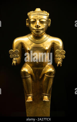 Estatuilla de oro de un cacique Quimbaya (jefe/leader), 200-1.000 AD. Uno de los más de cien artefactos de la Quimbaya treasure (Tesoro de los Quimb Foto de stock