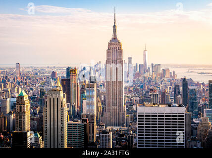 El Empire State Building torres por encima de Manhattan en la Ciudad de Nueva York, EE.UU.