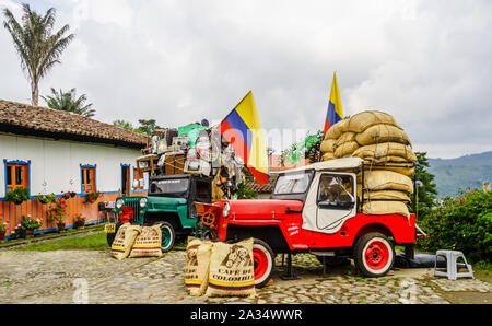 Willy jeeps en el municipio de Salento junto al valle de Salento Colombia Foto de stock