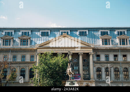 Bucarest, Rumania - Julio 27, 2019 : La Plaza de la Universidad Foto de stock