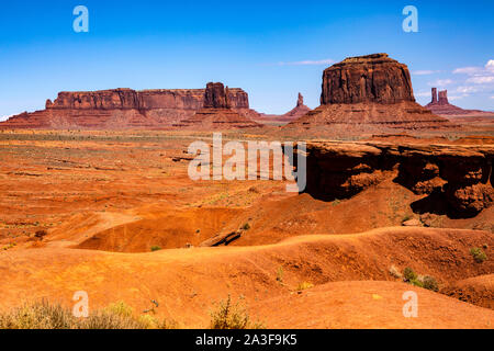 Felsformationen in der Wüste des Monument Valley en Utah / EE.UU. Foto de stock