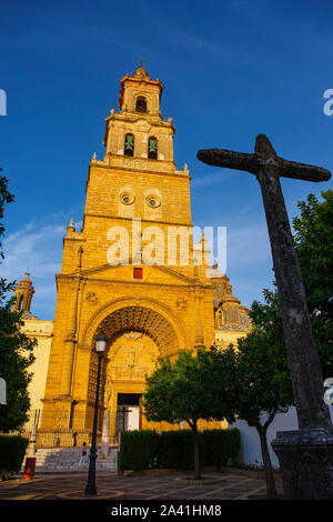 Iglesia gótica de Santa María de la Mesa, Utrera. Provincia de Sevilla. El sur de Andalucía, España. Europa Foto de stock