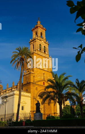 Iglesia gótica de Santa María de la Mesa, Utrera. Provincia de Sevilla. El sur de Andalucía, España. Europa Foto de stock