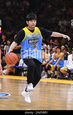 Cantante y actor taiwanés Jay Chou toma parte en la tercera Jeremy Lin caridad All Star juego de baloncesto en la ciudad de Guangzhou, sur de China de Guangdong provi Foto de stock