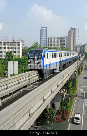 tren monorail en la línea 3 del metro de chongqing china fotografía de