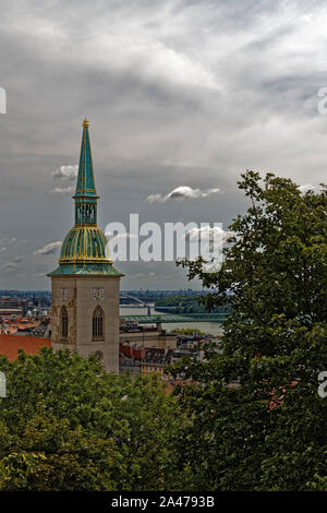 Bratislava, Eslovaquia. El 14 de agosto de 2019. El gótico de la Catedral de St Martin de la Arquidiócesis Católica Romana de Bratislava, Eslovaquia. Foto de stock