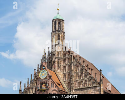 La iglesia de Nuestra Señora de la plaza central de Nuremberg
