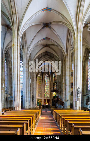 Esslingen am Neckar, Alemania, 15 de septiembre de 2019, hermoso colorido interior santo vista interior de la famosa iglesia de Nuestra Señora frauenkirche Foto de stock
