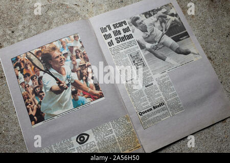 Un álbum de recortes con informes sobre el torneo de tenis de Wimbledon 1988. Foto de stock