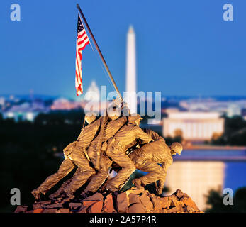 Compuesta Digital, el Memorial Iwo Jima con el Monumento a Washington, en el fondo, el Cementerio Nacional de Arlington, Arlington, Virginia, EE.UU.
