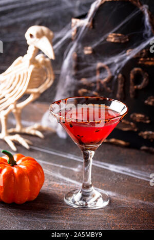 Bebida Halloweens coctel martini rojo Foto de stock