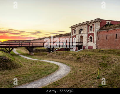 Antiguas Murallas de la ciudad al atardecer, Zamosc, Voivodato de Lublin, Polonia