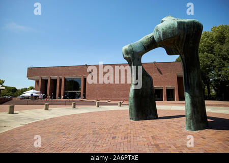 Gran Arco de Henry Moore fuera el de Cleo Rogers Memorial Library Columbus Indiana (Estados Unidos) Foto de stock