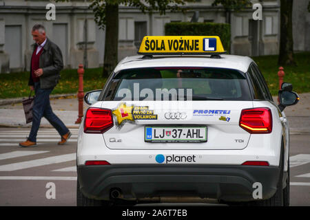 Coche De Autoescuela Street View Madrid Espana Fotografia De Stock Alamy