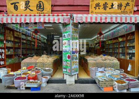 Tienda de comida tradicional en Kunming, provincia de Yunnan (China)