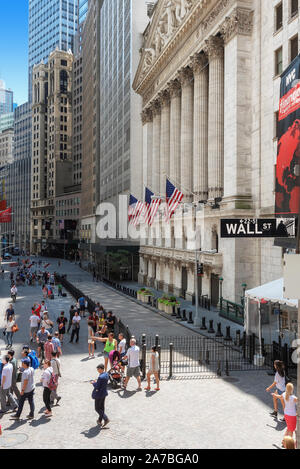 Famosa Wall Street y New York Stock Exchange Foto de stock