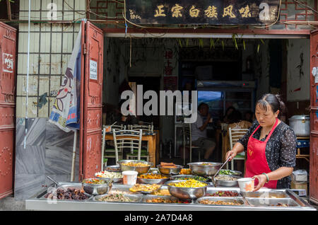 Comida en la calle en la antigua ciudad de Dali, Dali, Yunnan