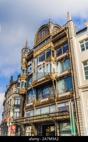 'Old England' Art Nouveau (ex department store) ahora "Museum de instrumentos musicales', la Place Royale, Bruselas, Bélgica. Foto de stock