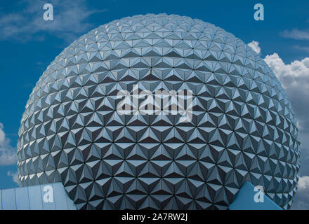 Orlando, Florida. Noviembre 01, 2019. Vista superior de la esfera a Epcot (3)