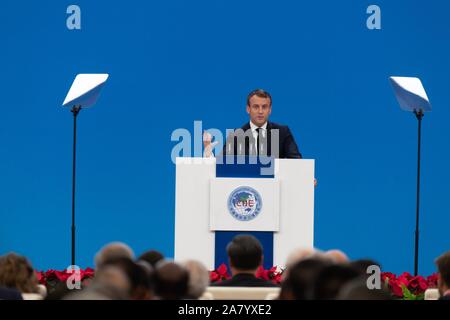 El presidente francés Emmanuel Macron pronuncia un discurso en la ceremonia de inauguración de la Segunda Expo Internacional de importación de China en Shanghai, China, Novembe