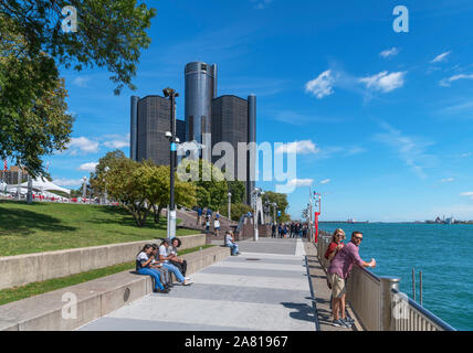 El horizonte del Renaissance Center visto desde Detroit Riverwalk, el centro de Detroit, Michigan, EE.UU. Foto de stock