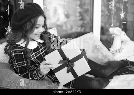 La Mañana Antes De Navidad. Infancia. Entrega Regalos De Navidad