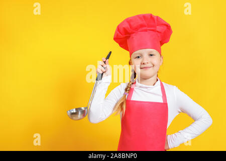 Bebé en el traje de cocinero Foto de stock 501192943