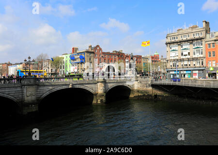 Vista del río Liffey, la ciudad de Dublín, República de Irlanda