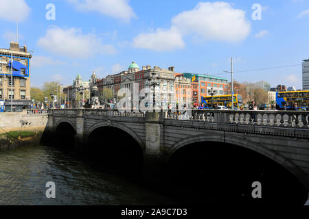 Vista del río Liffey, la ciudad de Dublín, República de Irlanda