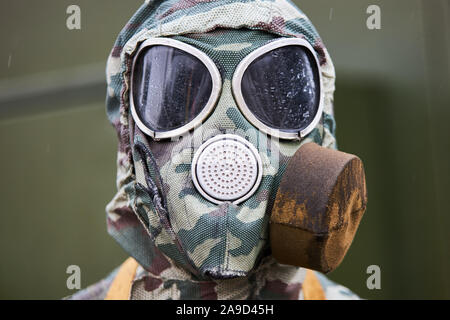 Cada máscara de gas modernas de un soldado ruso, cerca.