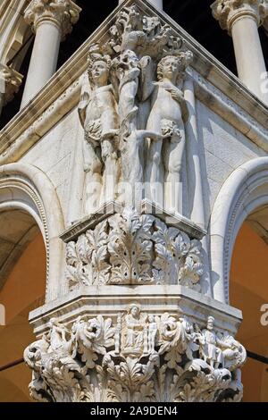 Las cifras en el Palacio Ducal el Palacio Ducal, Venecia, Véneto, Italia Foto de stock