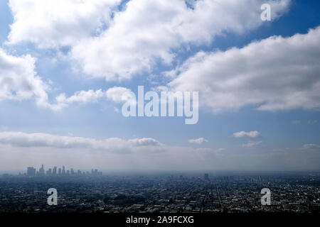 Vista desde el Observatorio Griffith Park hasta los Angeles, California, Estados Unidos Foto de stock