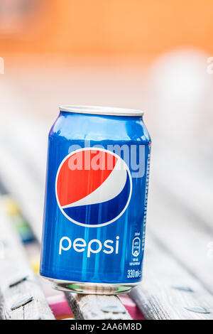 Azul Puede Pepsi Cola Aisladas Fondo Negro Marca Fr O Industrial Popular Refrescante