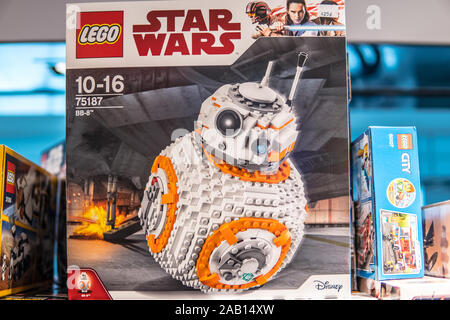 Democracia completar Insatisfecho Lego Star Wars BB-8, el último Jedi, BB8, Disney, para los niños entre las  edades de 10-16, 75187, caja en la tienda mostrar para la venta Fotografía  de stock - Alamy