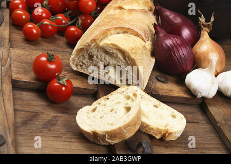 Baguette mit Tomaten Foto de stock