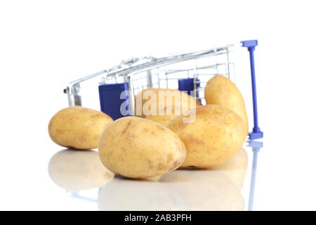 Einkaufswagen und Kartoffel Foto de stock