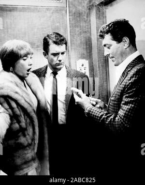 Dean Martin Shirley Maclaine Cliff Robertson Todo En Una Noche De Trabajo 1961 Fotografia De Stock Alamy