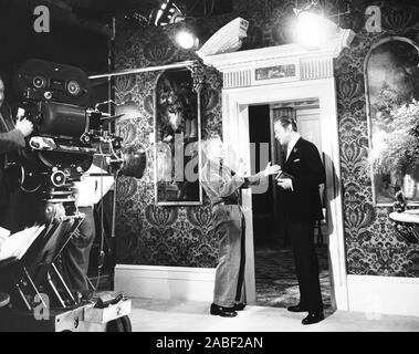 El Amarillo ROLLS-ROYCE, de izquierda a derecha: director Anthony Asquith, Rex Harrison en conjunto, 1964