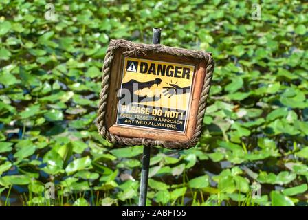 El Parque Nacional Everglades de Florida, EE.UU. / - Agosto 5, 2015: Alligator señal de advertencia de peligro Foto de stock