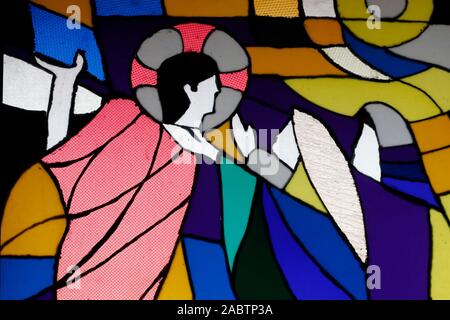 Abadía cisterciense. Nuestra Señora de la CA. Ventana de vidrios de colores. La pasión de Cristo. Jesús y su cruz. Las mujeres de Jerusalén. Vietnam. Foto de stock