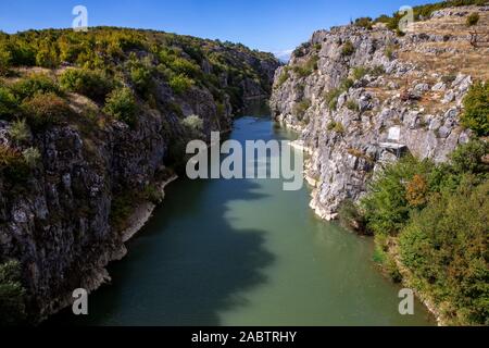 Cerca del río Drini Gjakove, Kosovo. Foto de stock