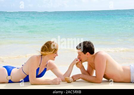 Greg propuso a Nicole el día anterior poniendo una nota en una shell donde paloma 40 pies abajo! Aparentemente, ella dijo que sí!