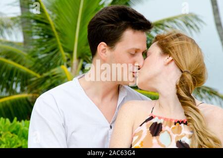 Greg propuso a Nicole el día anterior poniendo una nota en una shell donde paloma 40 pies abajo! Aparentemente, ella dijo que sí!