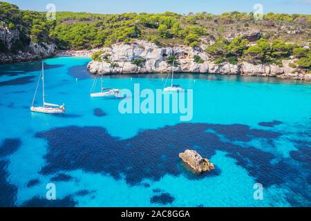 Vista elevada de Cala Macarelleta, Menorca, Islas Baleares, España, Europa
