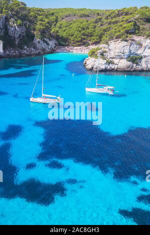 Vista elevada de Cala Macarelleta, Menorca, Islas Baleares, España, Europa