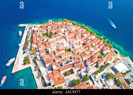 Korcula. Casco histórico de la ciudad de Korcula vistas panorámicas aéreas, isla en el archipiélago del sur de Croacia Foto de stock