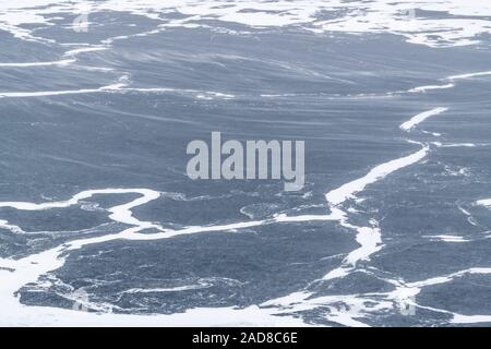 Bahía cubiertas de hielo, Mar de Barents, Soeroeya Isla, Finnmark, Noruega
